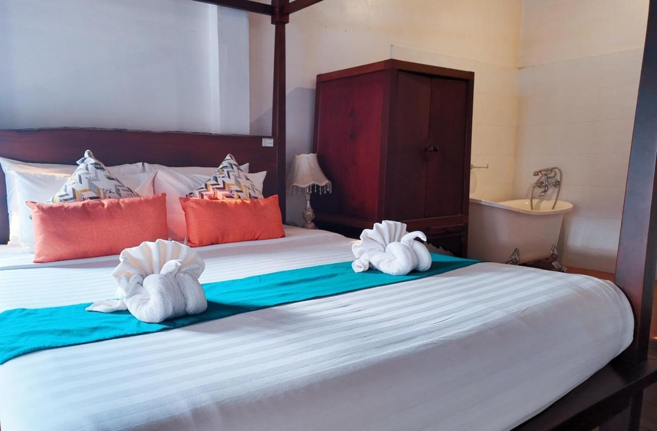 Alana Luang Prabang Hotel Exterior photo